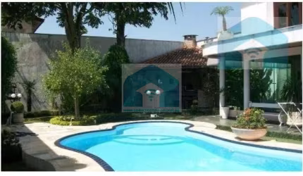 Casa em Interlagos com 4 Dormitórios, 2 Suítes e 4 Vagas