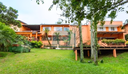 Casa Granja Viana - Cotia  com 4 Quartos e 3 banheiros  2 vagas 380 m²