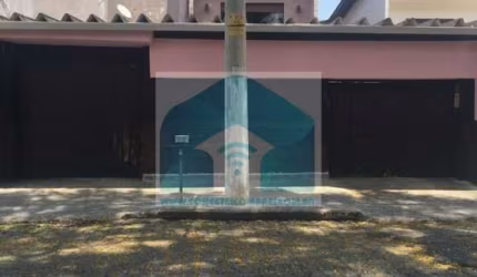 Casa Brooklin vende , aluga 3 Quartos e 4 banheiros à Venda, 320 m² 500 m total com churrasqueira .