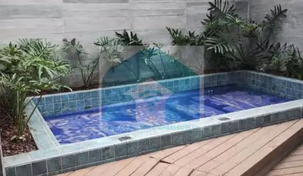 Casa na Vila Mariana , 3 suites, 275m², 2 vagas com piscina .