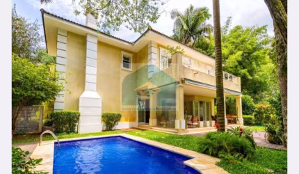 Casa de condomínio no Jardim Petrópolis