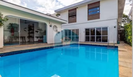Casa com 4 Quartos e 4 banheiros à Venda, 363m² por R$ 2.900.000