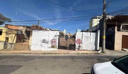 Classe A Imóveis apresenta: Oportunidade Incrível - Lote de 900m² no Coração do Carlos Prates!