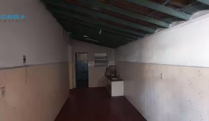 Classe A Imóveis apresenta: Lote com Barracão para Reformar no Carlos Prates