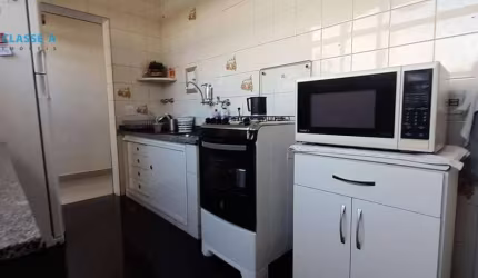 Classe A Imóveis apresenta: Casa espaçosa em localização privilegiada