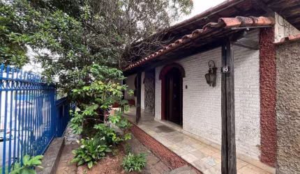 Classe A Imóveis apresenta: Casa à venda no Coração Eucarístico