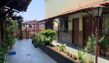 Classe A Imóveis apresenta: Casa Geminada Exclusiva em João Pinheiro