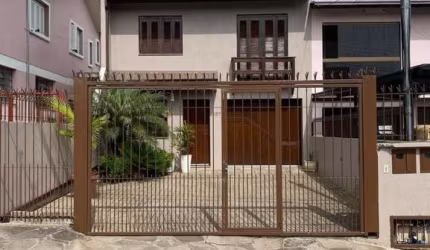 Ferreira Negócios Imobiliários Vende	Sobrado em Caxias do Sul Bairro São Caetano Sobrado