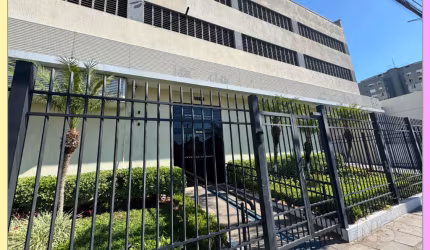 OPORTUNIDADE ÚNICA! Sala Comercial Espaçosa com 1 Vaga no Bairro Santo Antônio!