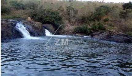 Fazenda à venda na Rua Presidente Tancredo Neves, 5, Centro, Monte Sião, 20305 m2 por R$ 500.000