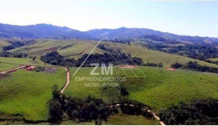 Fazenda à venda na Rua Presidente Tancredo Neves, 1, Centro, Monte Sião, 20031 m2 por R$ 235.000