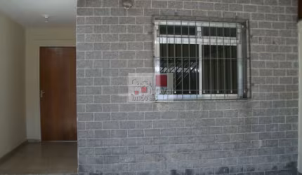 Sobrado bem localizado,próximo a mercado,ponto de ônibus e creche.