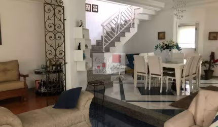 Excelente sobrado com ótima localização !!