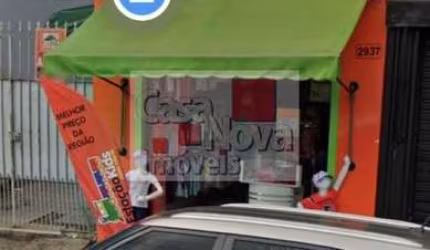 Casa térrea bem localizada, próximo a comércios.