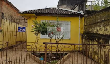 CASA TÉRREA BEM LOCALIZADO !!!