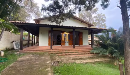 CASA À VENDA - CONDOMÍNIO TERRAS DE SÃO FRANCISCO. Área Construída: 360 m² / Área Terreno: 1.100 m².