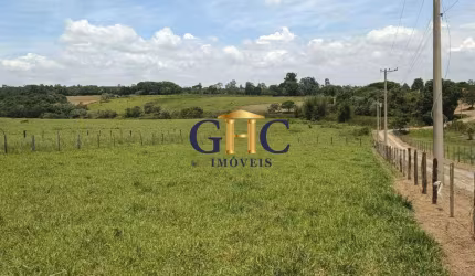 TERRENO A VENDA NO BAIRRO CAMPO LARGO EM SALTO DE PIRAPORA/SP. Área do Terreno: 650 m²   TERRENO - Ótima topografia.  LOCALIZAÇÃO - À 8 minutos do Cen