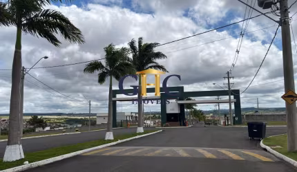 GRANDE OPORTUNIDADE - VENDO TERRENO  - JARDIM SÃO LUCAS - SALTO DE PIRAPORA/SP. Área Terreno: 250 m² / Dimensões: 10,00 x 25,00 m.  TERRENO - Quitado.