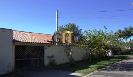 CASA NO CONDOMÍNIO TERRAS DE SÃO FRANCISCO. Área Construída Acabada: 398 m² / Área Terreno: 1.200 m².   CASA - 3 dormitórios amplo