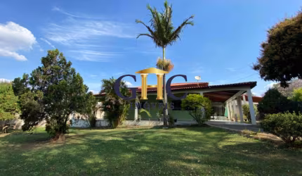 Vendo Casa no Condomínio Terras de São Francisco - Salto de Pirapora/SP. Área Construída: 256,02 m² / Área Terreno: 1.352,67 m².  CASA - 2 Dormitórios