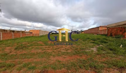 VENDO TERRENO - JARDIM SÃO LUCAS - SALTO DE PIRAPORA/SP. Área Terreno: 250 m² / Dimensões: 10,00 x 25,00 m.  TERRENO - Quitado. - Topografia plana.
