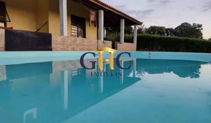 LINDA CHÁCARA COM ÓTIMA LOCALIZAÇÃO NO PORTAL DE PIRAPORA - SALTO DE PIRAPORA/SP Área Terreno: 2.100m²   Cozinha; Salas amplas (TV/estar); 3 dormitóri