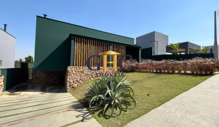 CASA ALTO PADRÃO NO CONDOMÍNIO RESIDENCIAL FAZENDA ALTA VISTA - SALTO DE PIRAPORA/SP. Área Construída 241,40 m² / Área Terreno: 1.000 m²  Venha conhec