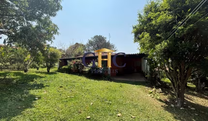VENDO OU ALUGO: CHÁCARA PRÓXIMO AO PESQUEIRO DO TONHÃO EM SALTO DE PIRAPORA/SP Área Terreno: 2.400 m² / Área Construída: 80 m²  ***CONTRATO DE COMPRA