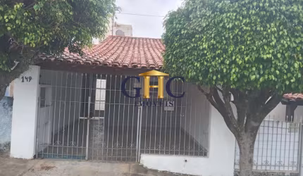 VENDO - CASA EM ÓTIMA LOCALIZAÇÃO NO JARDIM ÁUREA - SALTO DE PIRAPORA/SP  CASA: - 2 dormitórios amplos; - Salas amplas; - Cozinha americana com sala d