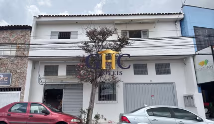 SOBRADO SOBRELOJA PARA VENDA NO JARDIM ÁUREA - ÓTIMA LOCALIZAÇÃO EM SALTO DE PIRAPORA/SP.  CASA: - 3 quartos amplos; - Sala com sacada para 02 ambient