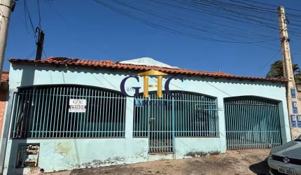 VENDO CASA COM EDÍCULA NO JARDIM PAULISTANO EM SALTO DE PIRAPORA/SP  CASA: - 4 dormitórios amplos; - Sala para dois ambientes; - Cozinha independente;