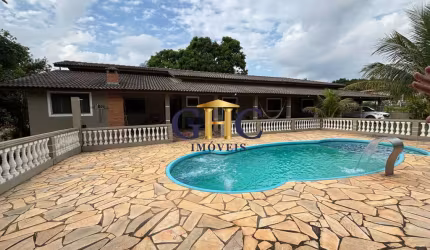 CHÁCARA NO PORTAL DE PIRAPORA COM ENERGIA FOTOVOLTAICA - SALTO DE PIRAPORA/SP Área Terreno: 2.100m² / Área construída: 130m²  **ACEITA FINANCIAMENTO B