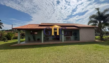LINDA CHÁCARA COM LAGO NO BAIRRO DA RESSACA EM SARAPUÍ/SP  **CONTRATO DE COMPRA E VENDA**  CASA: - 4 quartos amplos, bem ventilado e iluminação natura