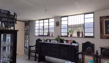 Casa Comercial para Locação em Itaboraí, Centro, 4 dormitórios, 2 suítes, 4 banheiros, 1 vaga