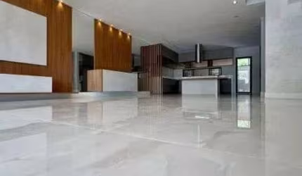 Casa em Condomínio : Triplex / Residencial / Vargem Grande