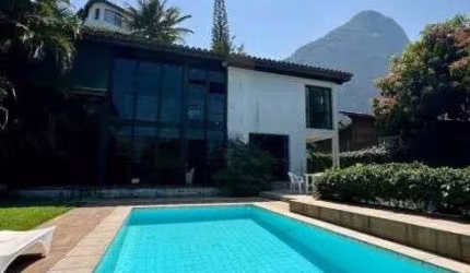 Casa em Condomínio - Duplex / Residencial / Joá