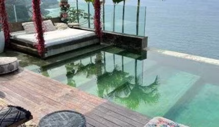 Casa em Condomínio - Triplex / Residencial / Joá
