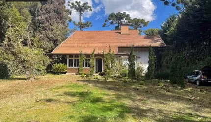 Casa com 4 suites, quintal e bosque no Capivari