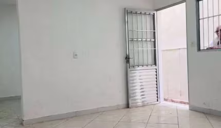 Casa com 2 dormitórios para alugar por R$ 1.471/mês - Vila Colorado - Suzano/SP