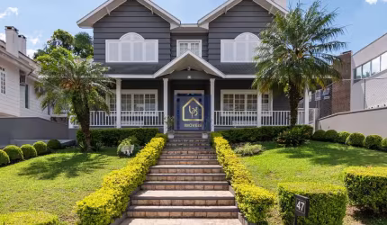 Casa em Condominio com 4 dormitórios (2 suítes) à venda. São 554,75 m² privativos por R$ 4.990.000 no bairro Tingui em Curitiba/PR
