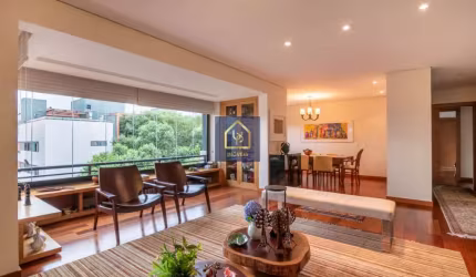 Cobertura Duplex decorado com 3 dormitórios (2 suítes) à venda. São 302,95 m² por R$ 2.570.000 no bairro São Lourenço em Curitiba/PR