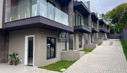 Sobrado Triplex com 3 dormitórios (2 suite) à venda. São 115 m² por R$ 649.000 no bairro Boqueirão em Curitiba/PR