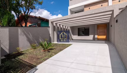 Sobrado Triplex com 3 dormitórios (1 suite) à venda. São 183 m² por R$ 1.365.000 no bairro Santa Quitéria em Curitiba/PR