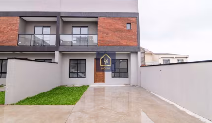 Sobrado Triplex com 3 dormitórios (1 suite) à venda. São 145,00 m² por R$ 652.000 no bairro Xaxim em Curitiba/PR