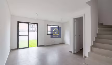 Sobrado Triplex com 3 dormitórios (1 suite) à venda. São 141,00 m² por R$ 642.000 no bairro Xaxim em Curitiba/PR