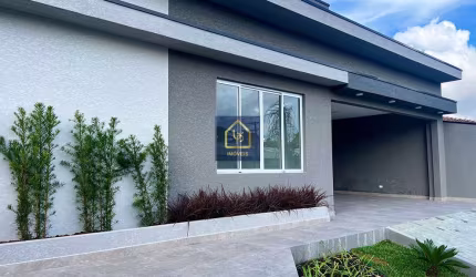 Casa Térrea Alto Padrão com 3 dormitórios à venda. São 284 m² privativos por R$ 2.990.000 no bairro Santo Inácio em Curitiba/PR