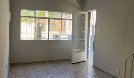 Sobrado com 2 quartos na Penha