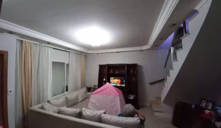 Sobrado com 3 quartos na Vila Bela
