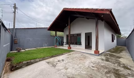 Casa reformada com 3 dormitórios em Itanhaém