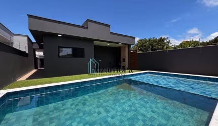 Casa moderna com piscina, próximo da praia. Itanhaém/SP